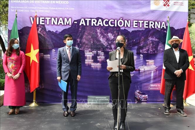 Vernissage d’une exposition de photos sur le Vietnam au Mexique